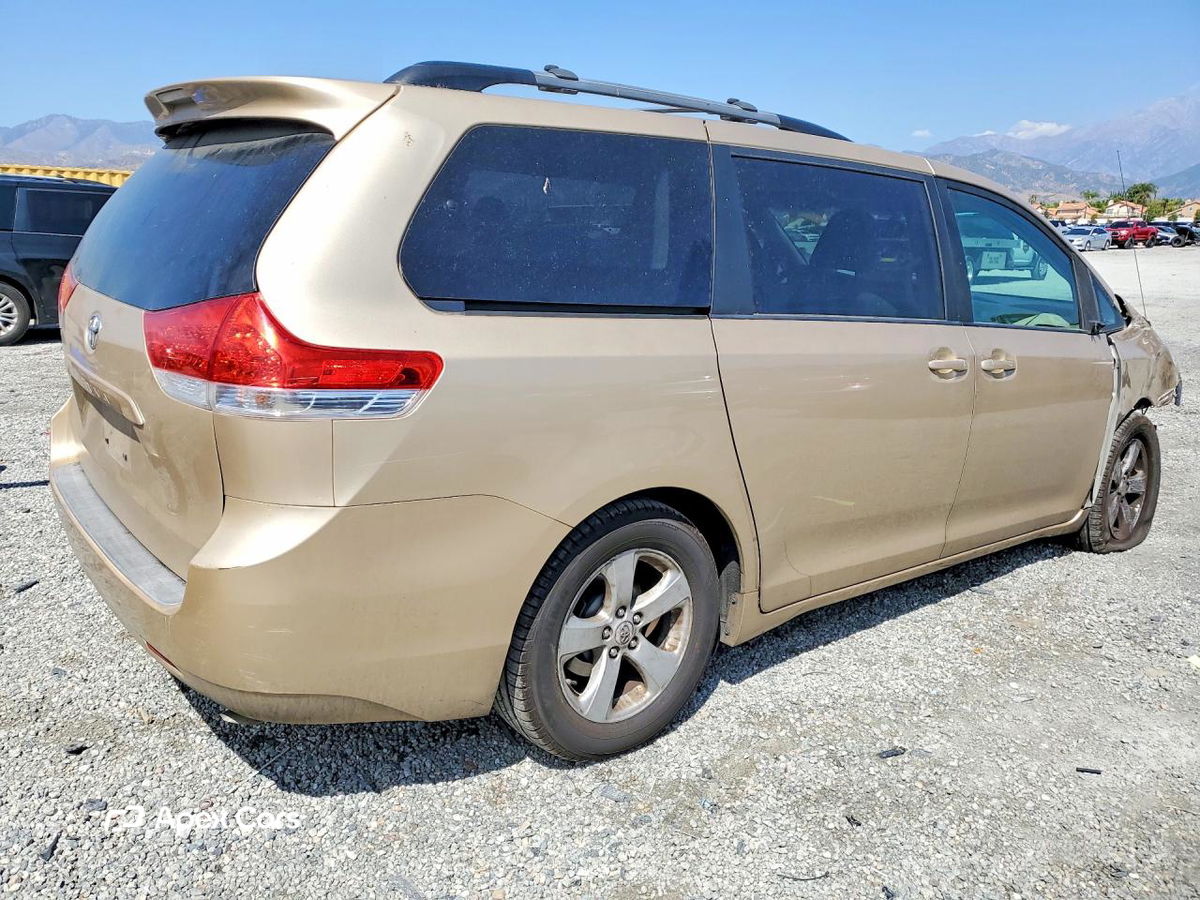 Toyota Sienna 2011