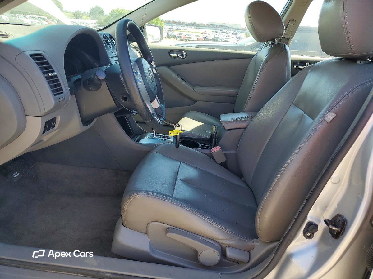 Nissan Altima 2010