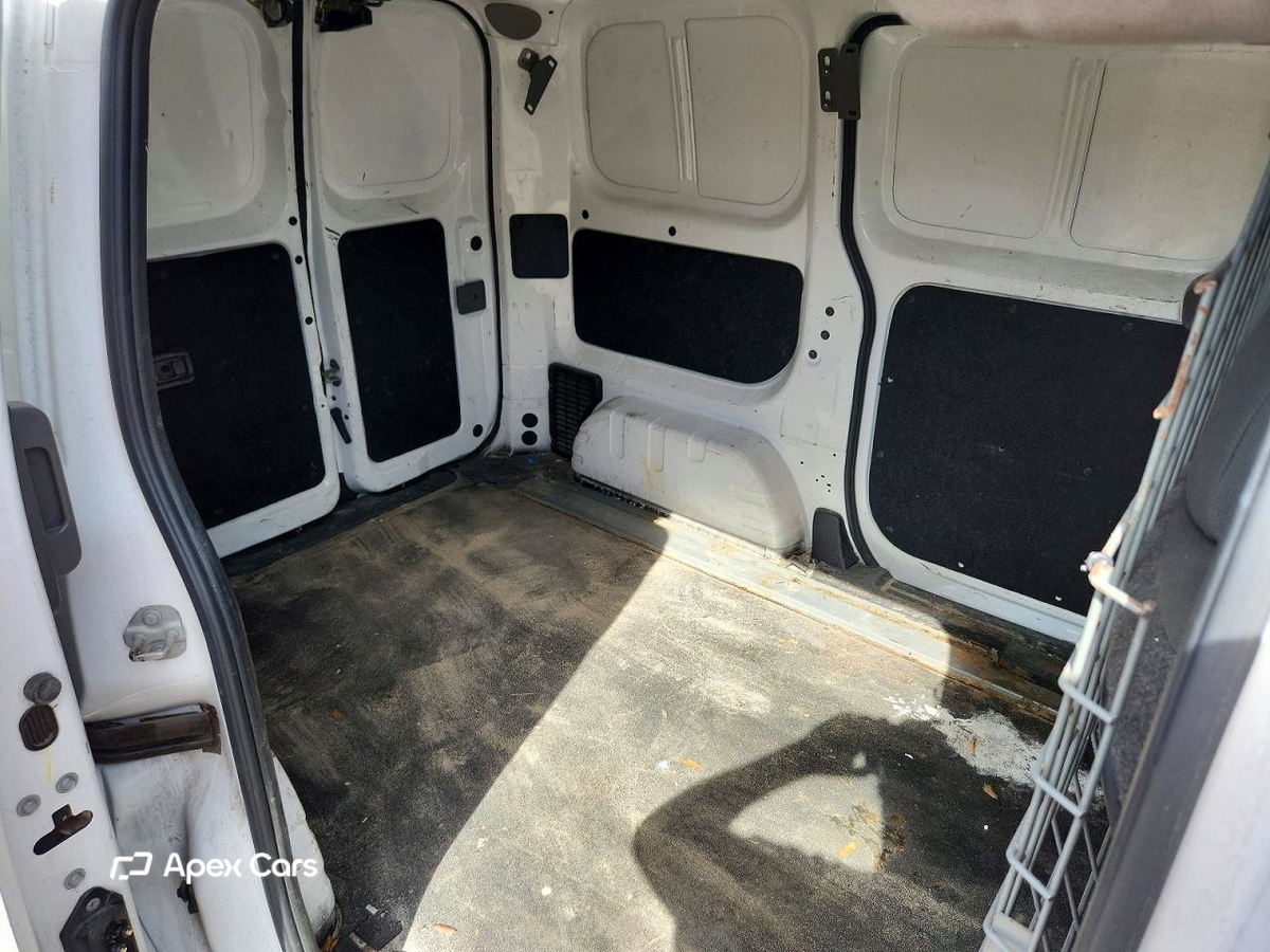 Nissan NV 2017