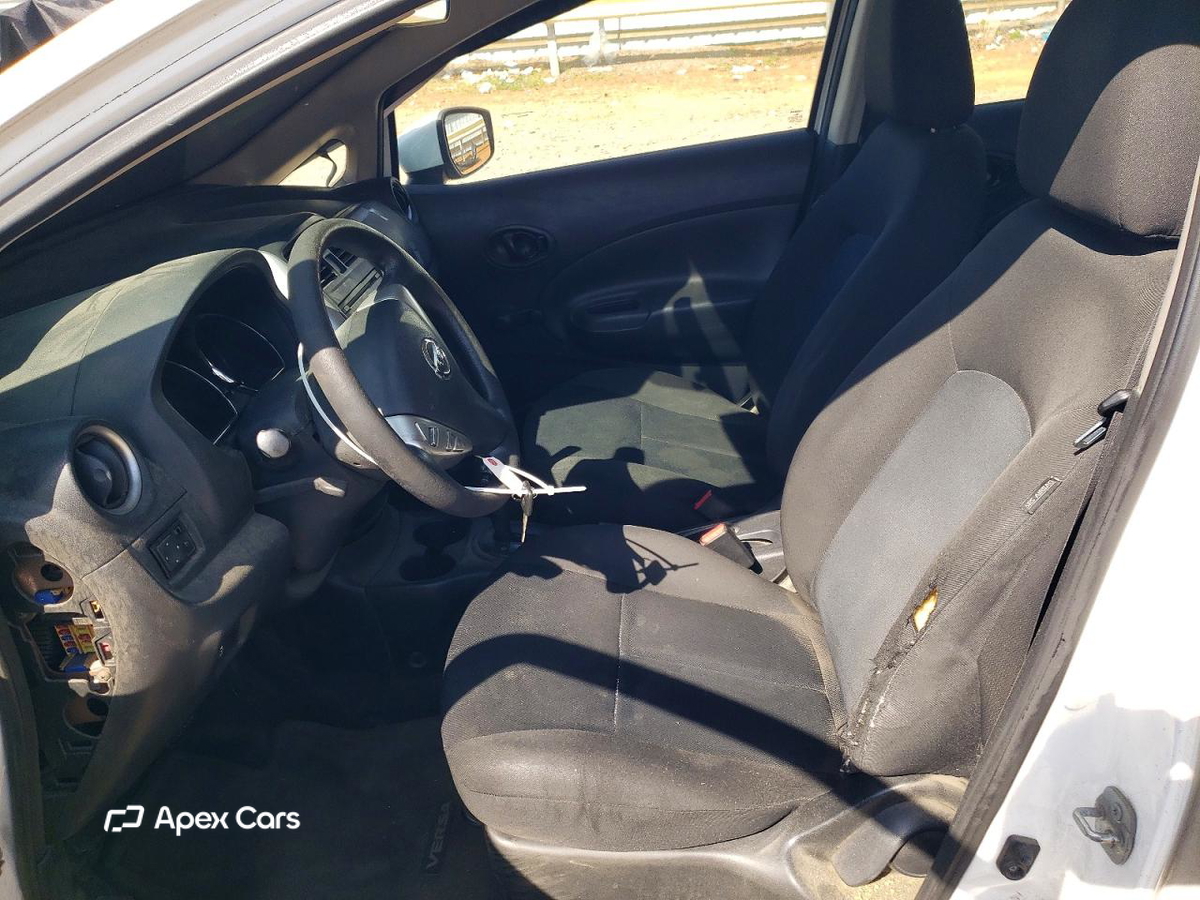 Nissan Versa 2015