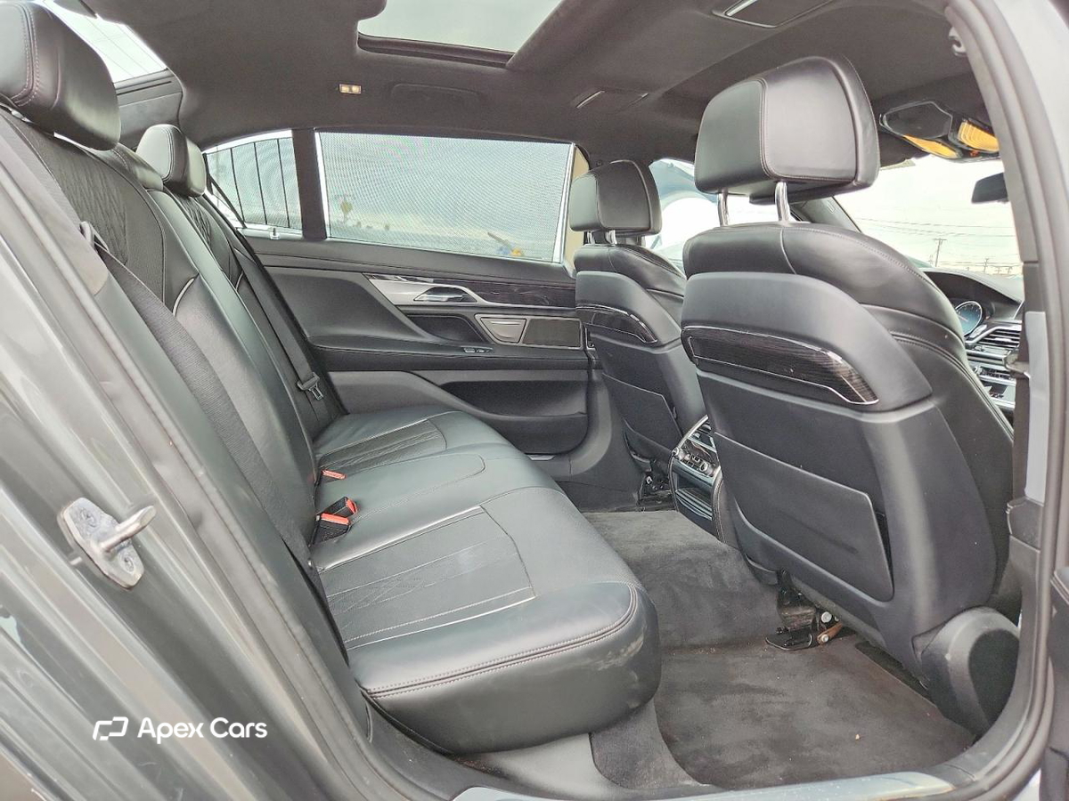BMW Series 7 2016
