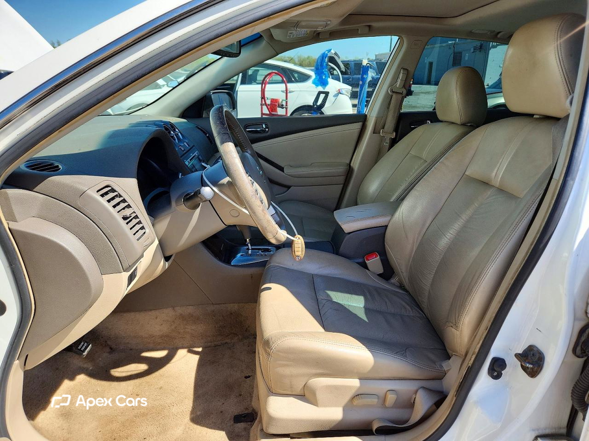 Nissan Altima 2010