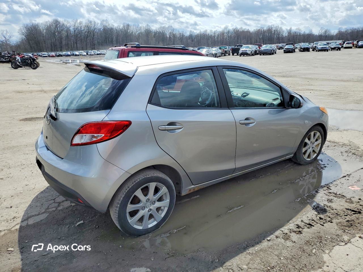 Mazda 2 2011