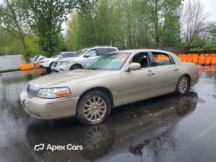 2006 Lincoln Town Car - Image 1 of 5