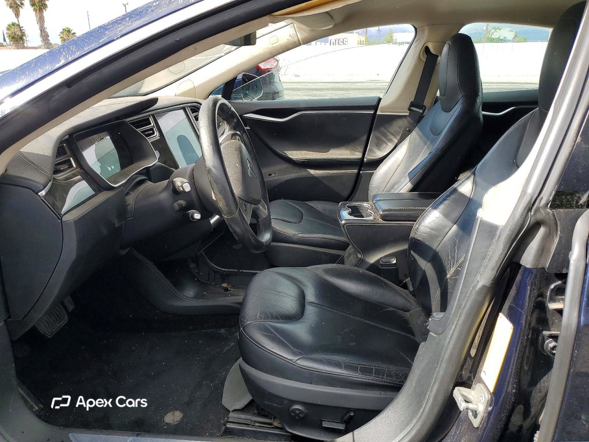 Tesla Model S 2015