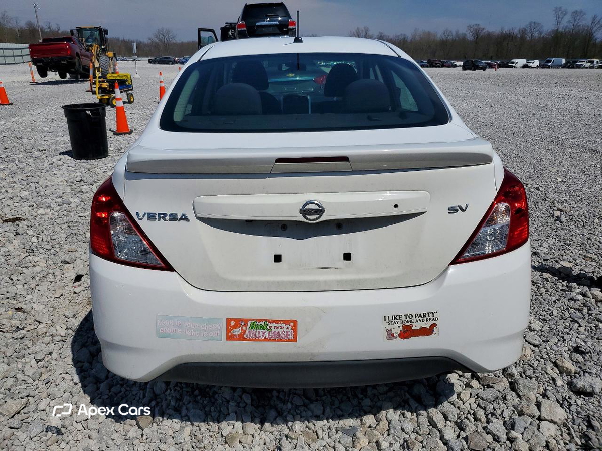 Nissan Versa 2018