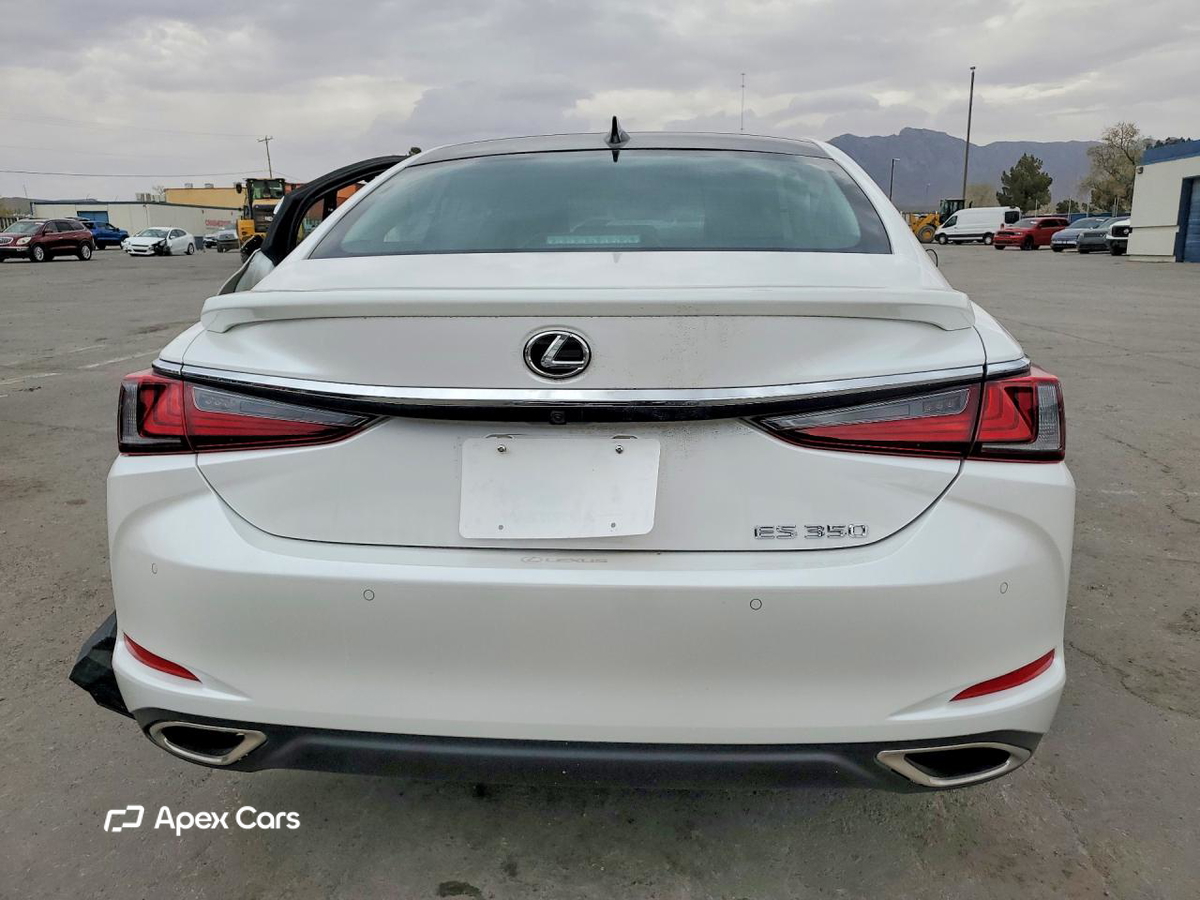 Lexus ES 2025