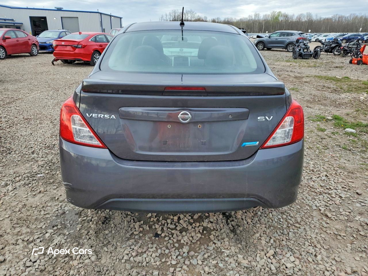 Nissan Versa 2015