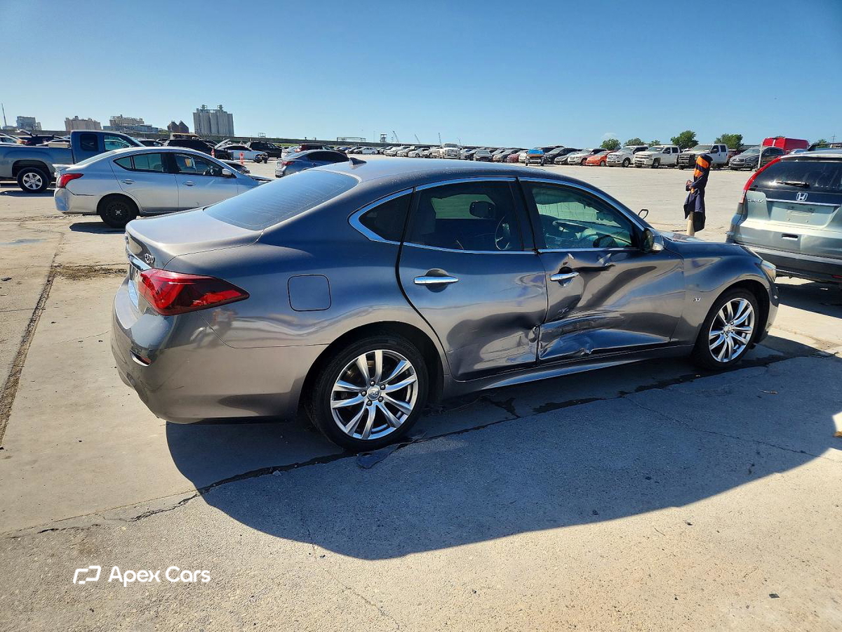 Infiniti Q70 2017