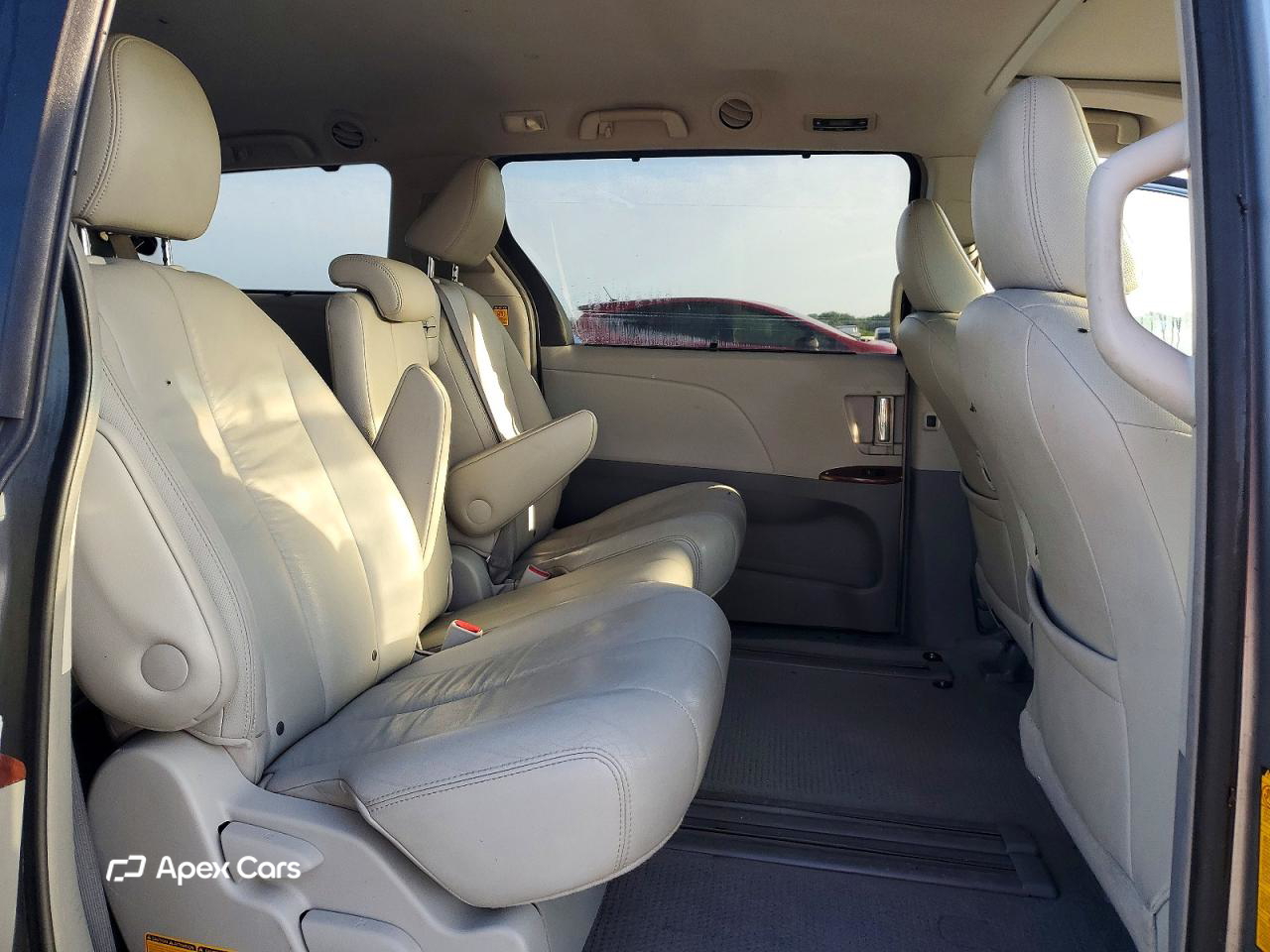 Toyota Sienna 2011