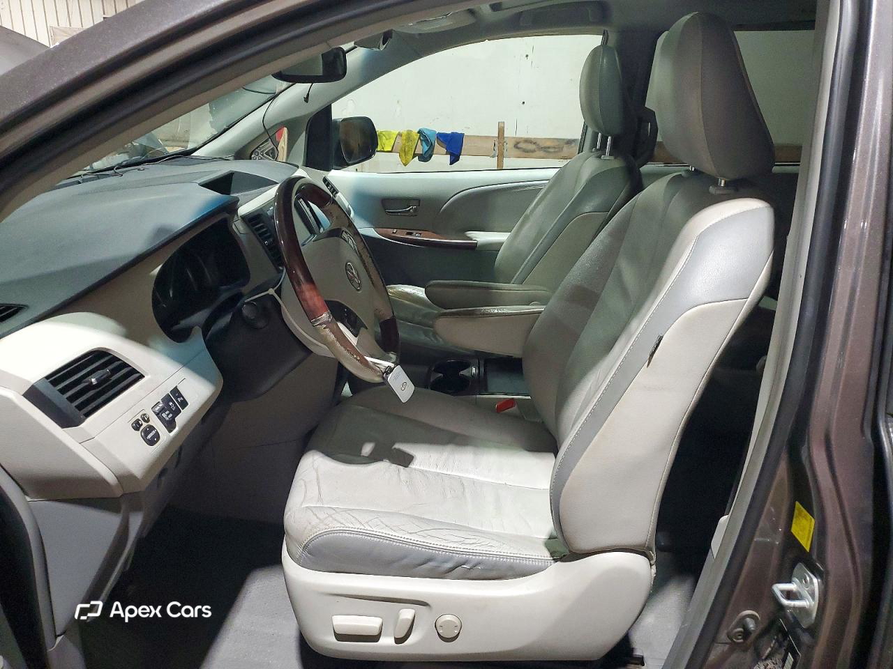 Toyota Sienna 2011