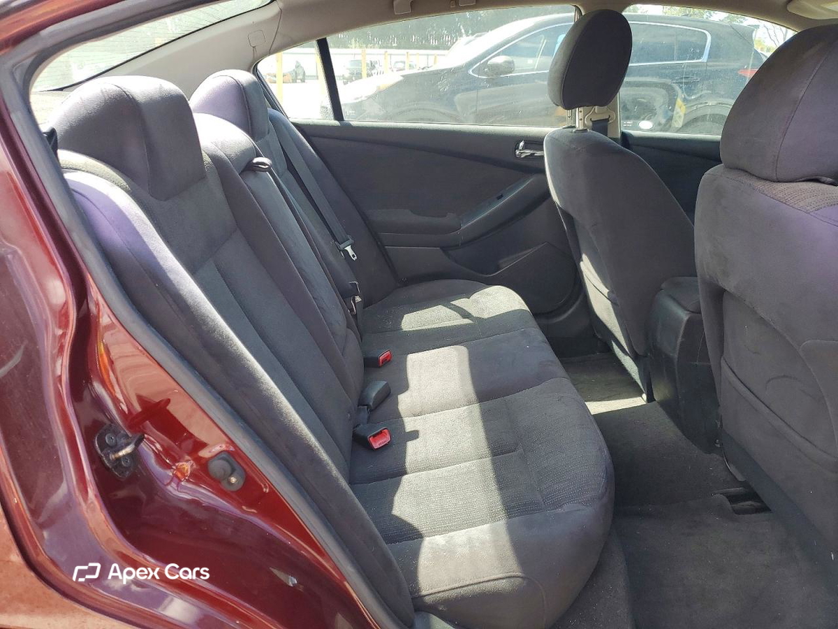 Nissan Altima 2010