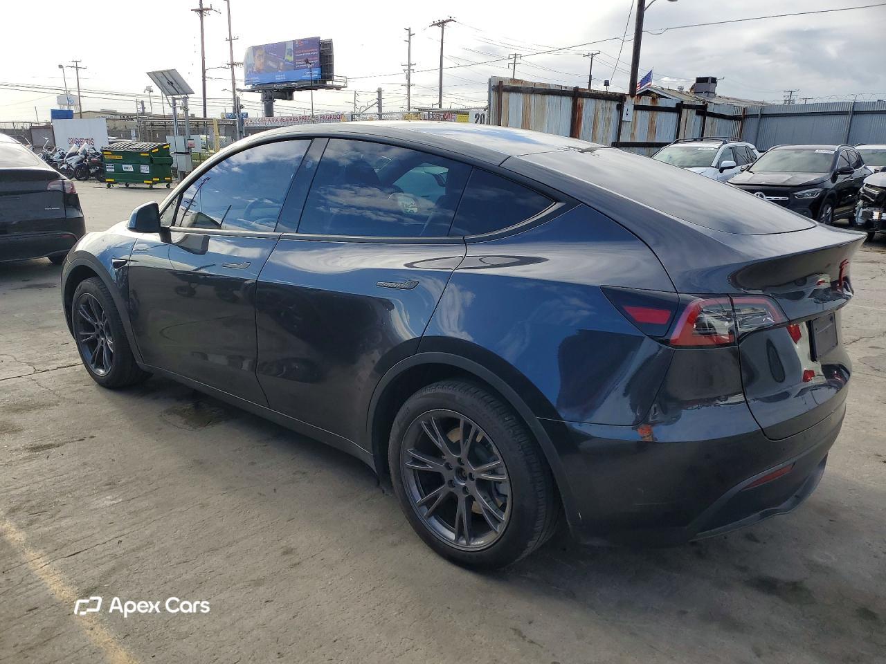 Tesla Model Y 2025