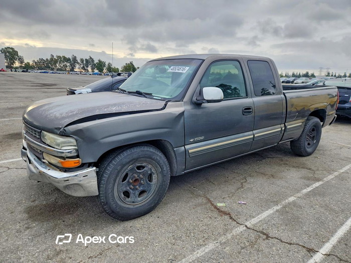 2001 Chevrolet Silverado - Image 1 of 5