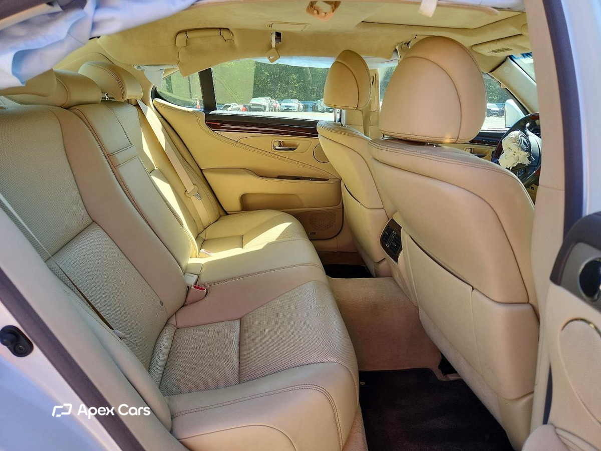 Lexus LS 2015