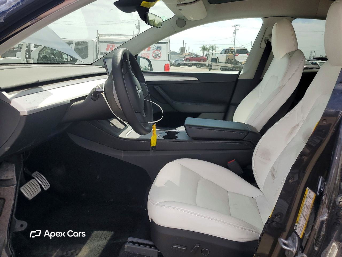 Tesla Model Y 2024
