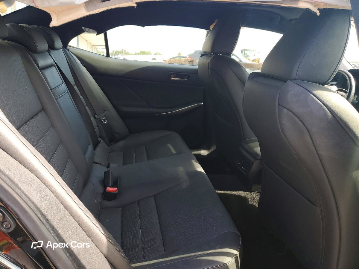 Lexus IS 2019