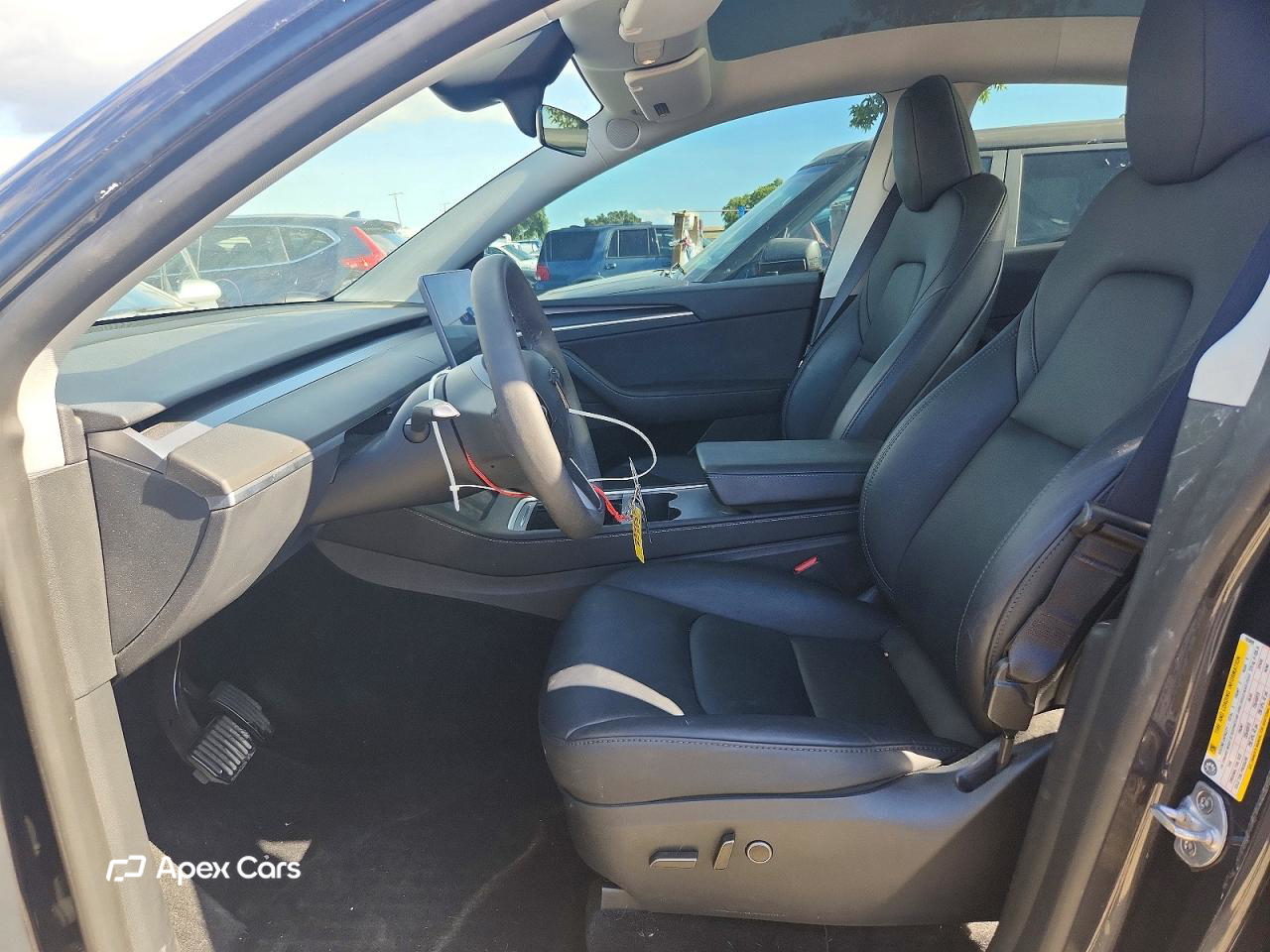 Tesla Model Y 2024