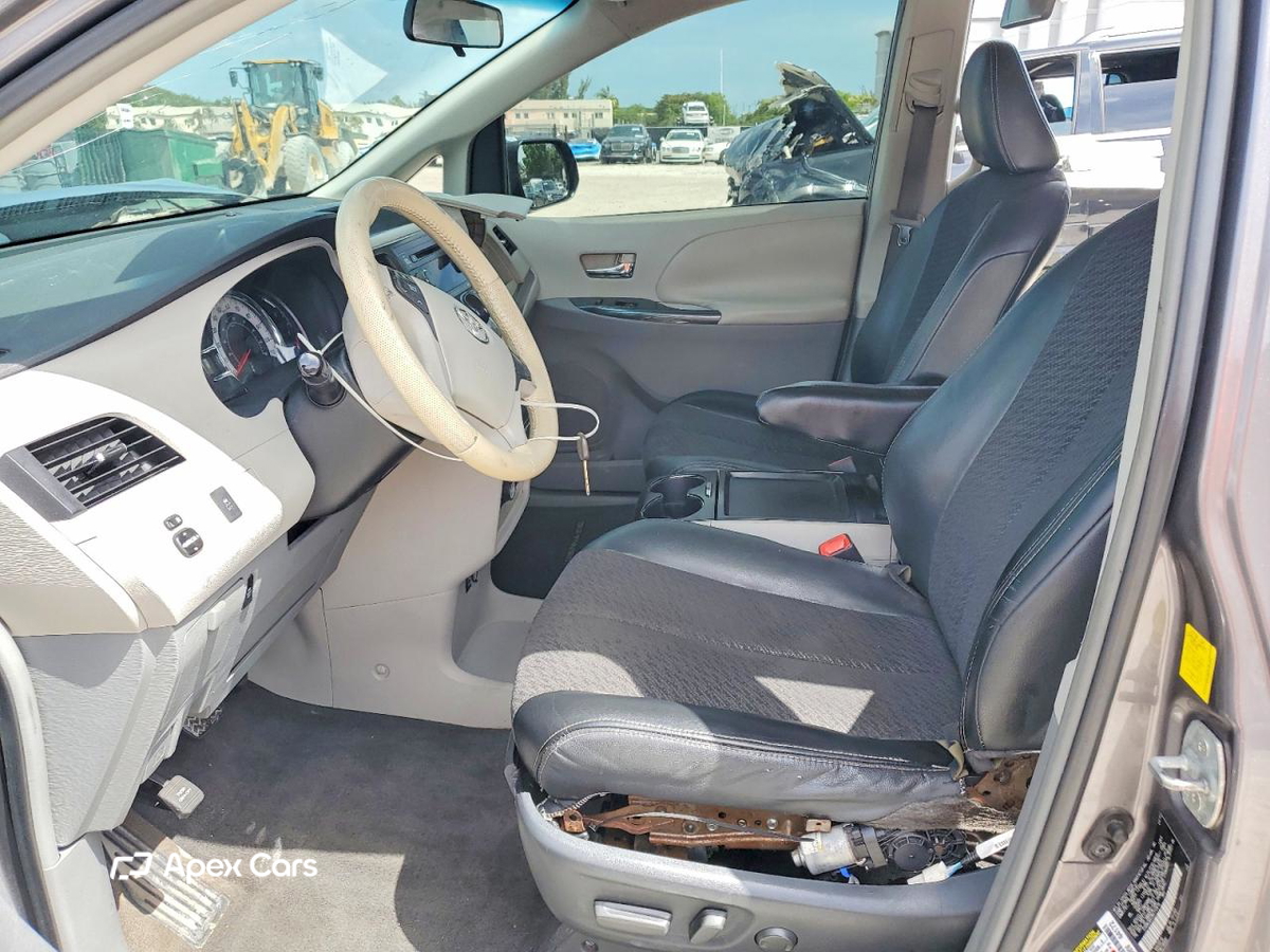 Toyota Sienna 2011