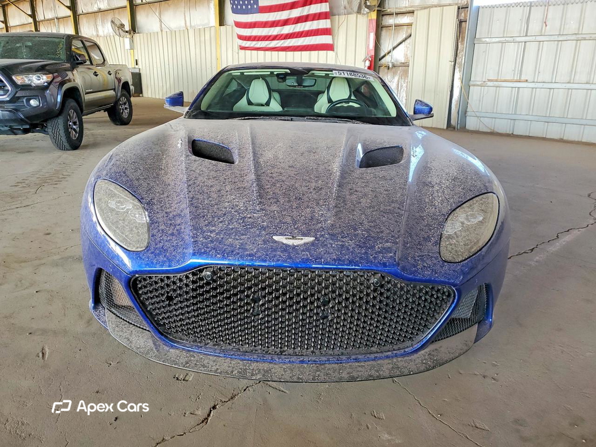 Aston Martin DBS 2019