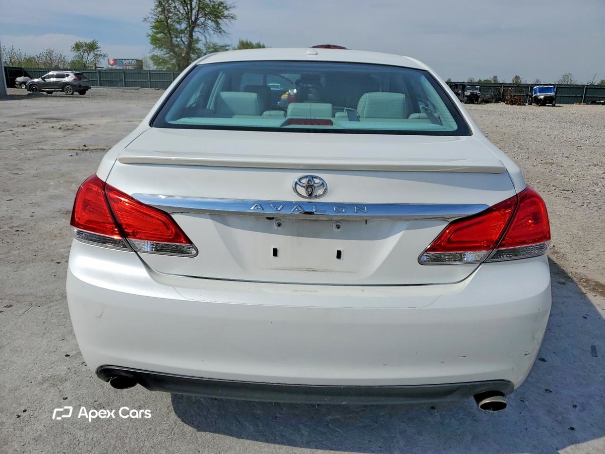 Toyota Avalon 2011