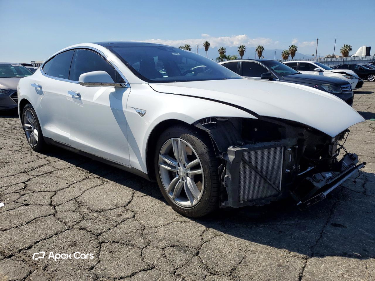 Tesla Model S 2015