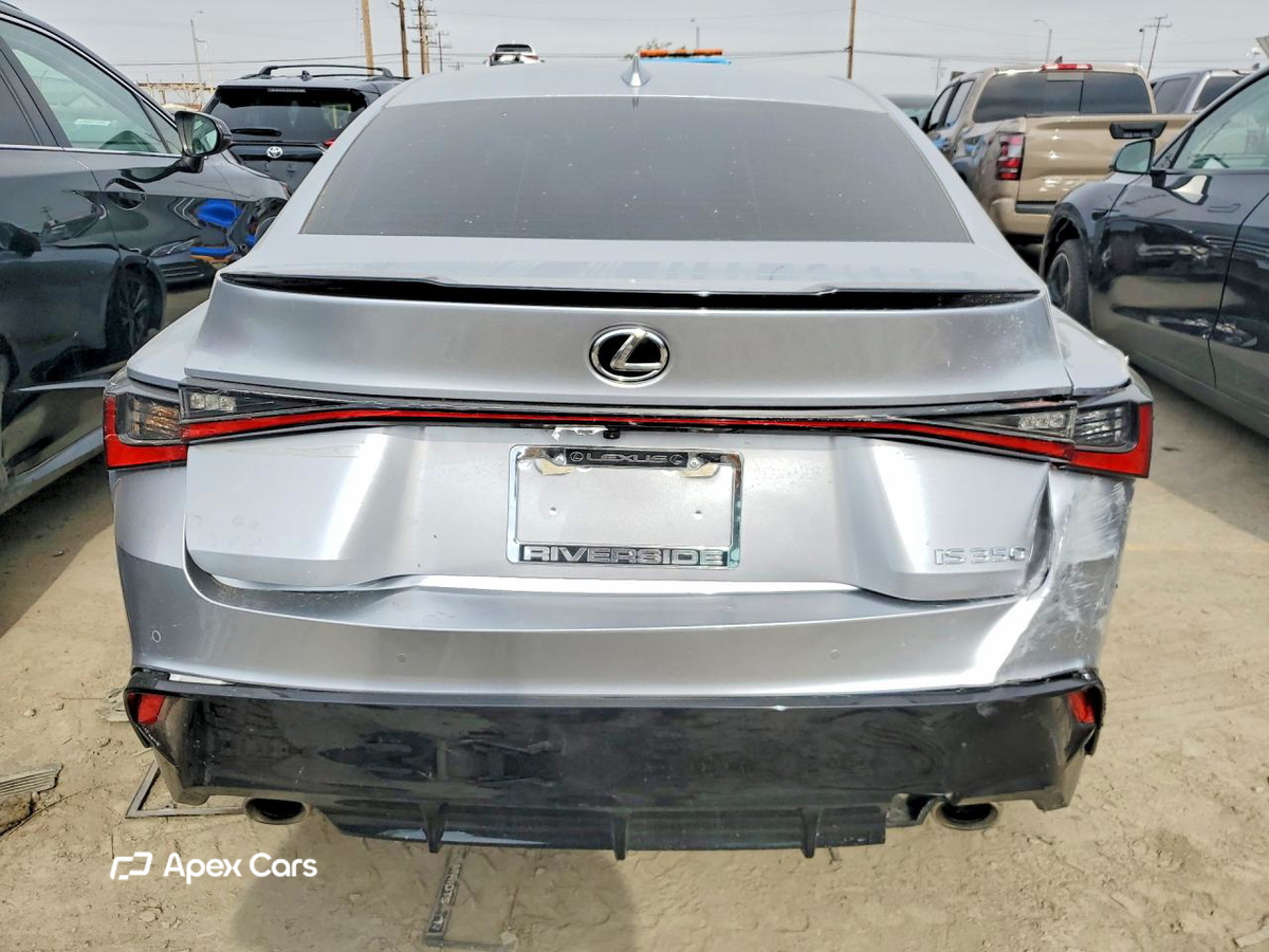 Lexus IS 2025