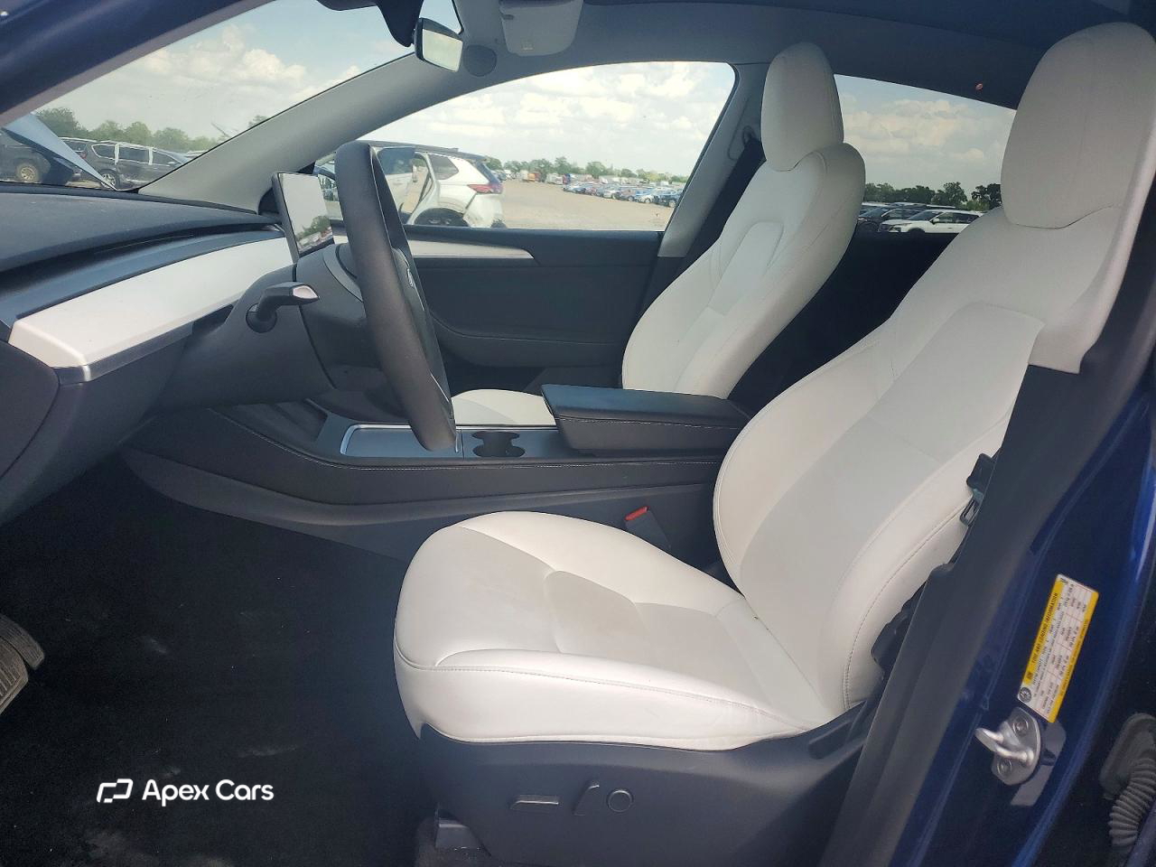 Tesla Model Y 2024