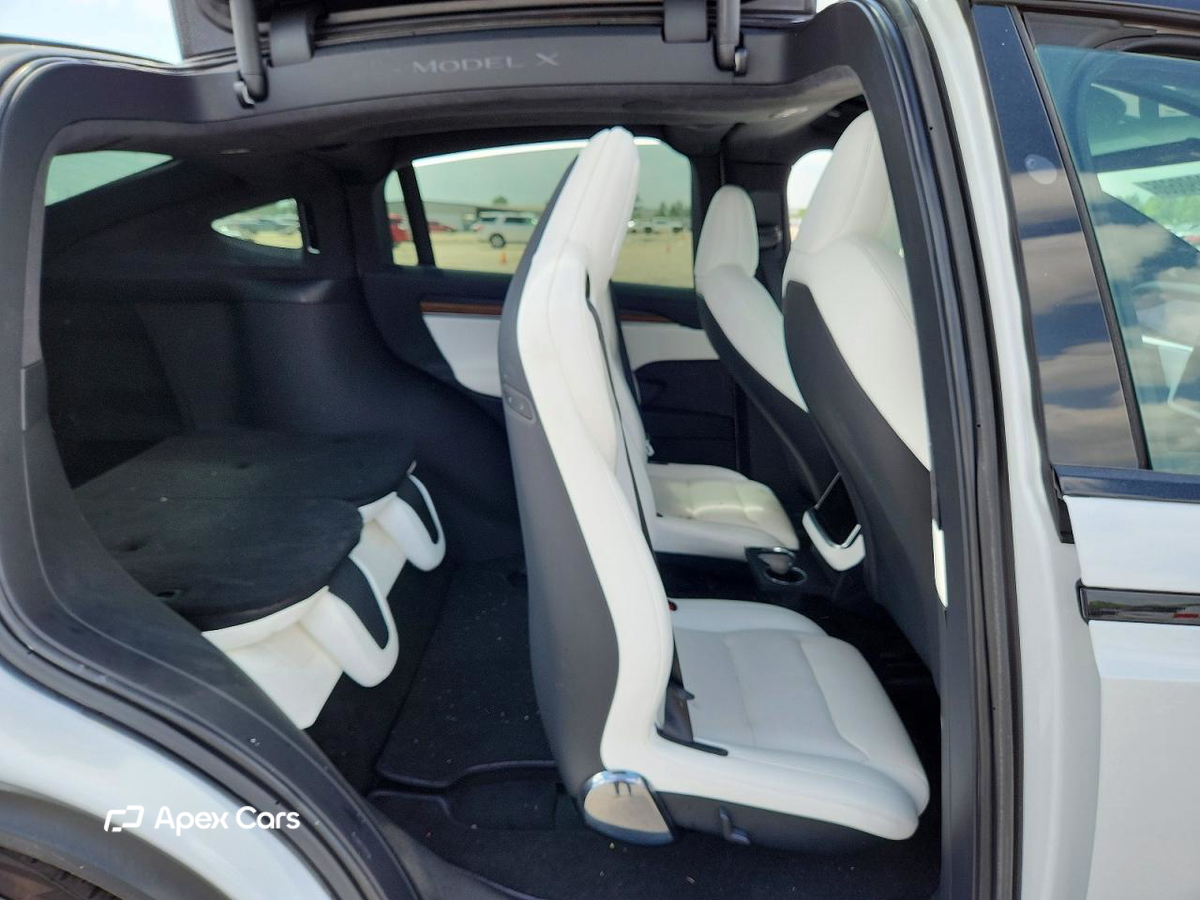 Tesla Model X 2022