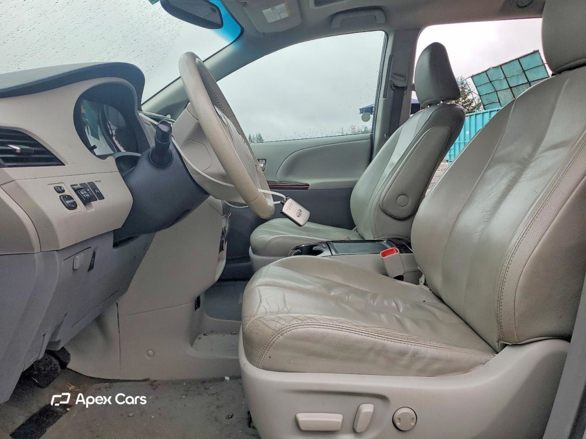 Toyota Sienna 2012