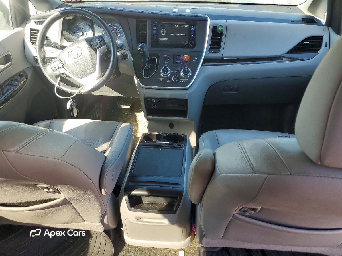 Toyota Sienna 2015
