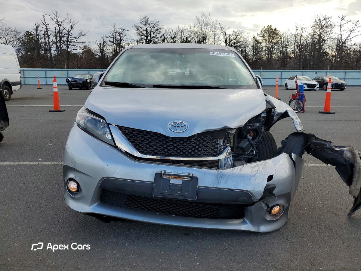 Toyota Sienna 2011