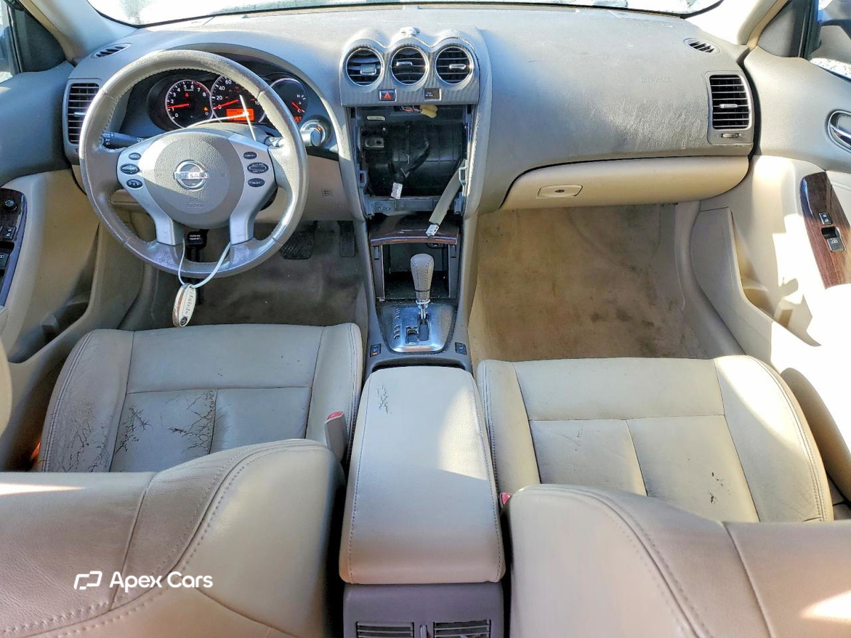 Nissan Altima 2010