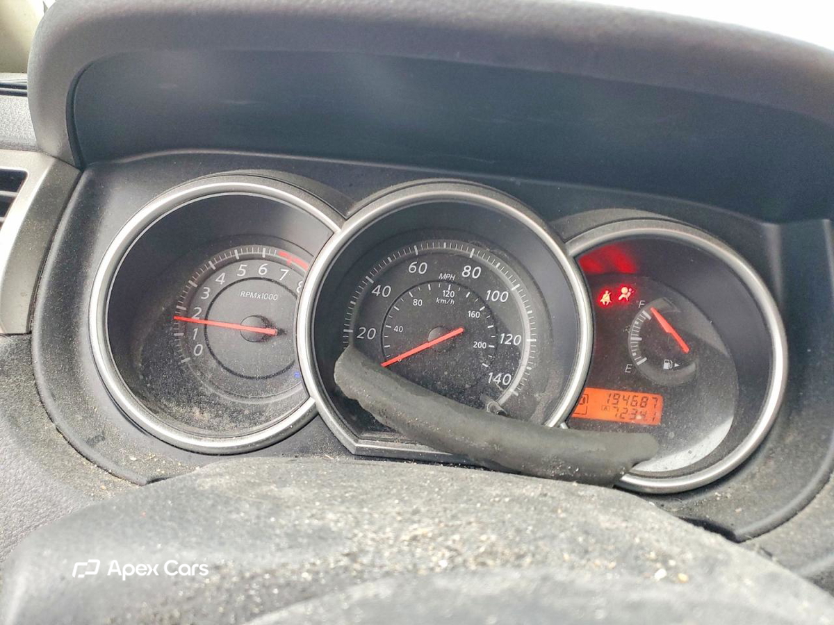 Nissan Versa 2011