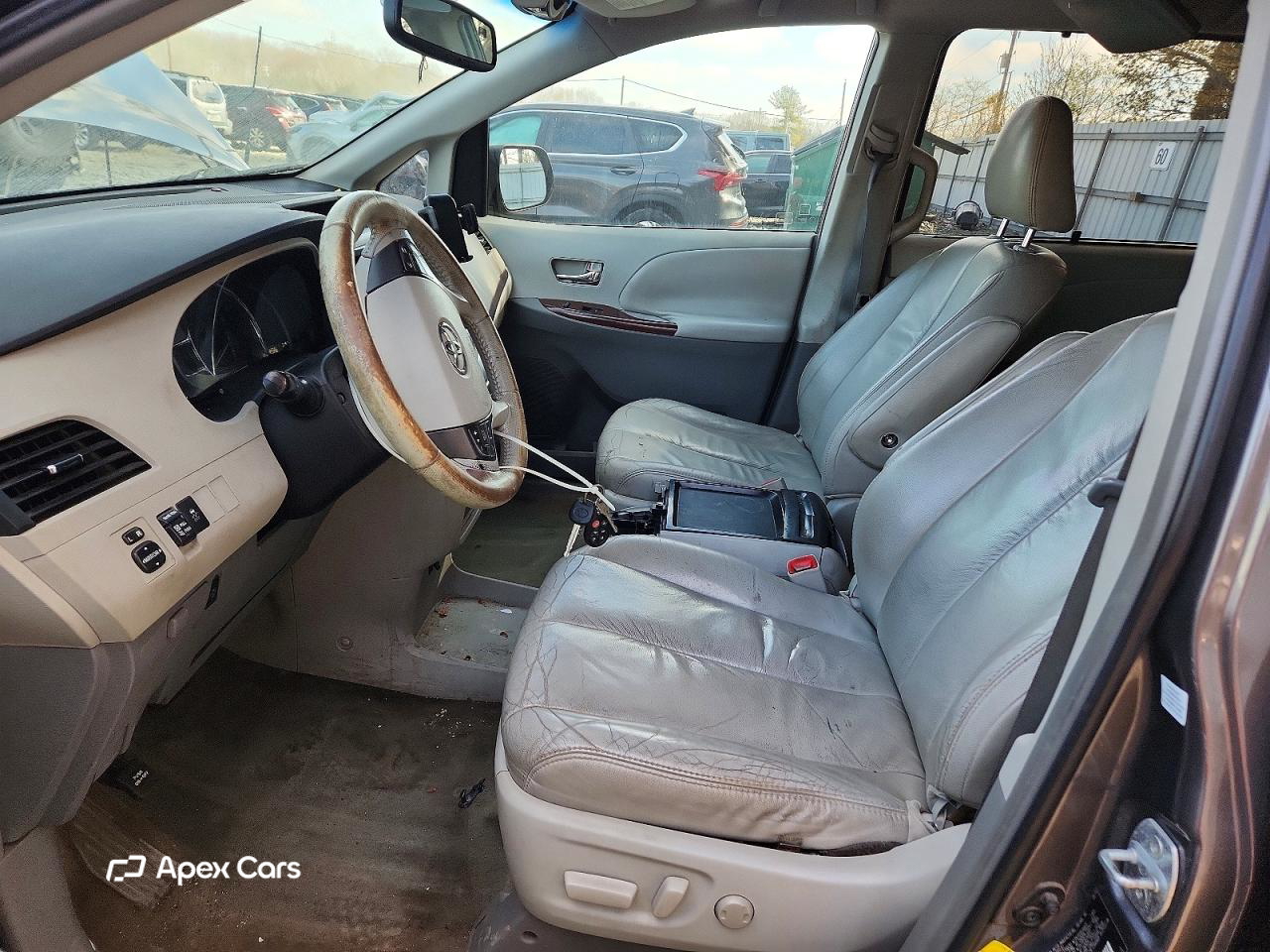 Toyota Sienna 2011