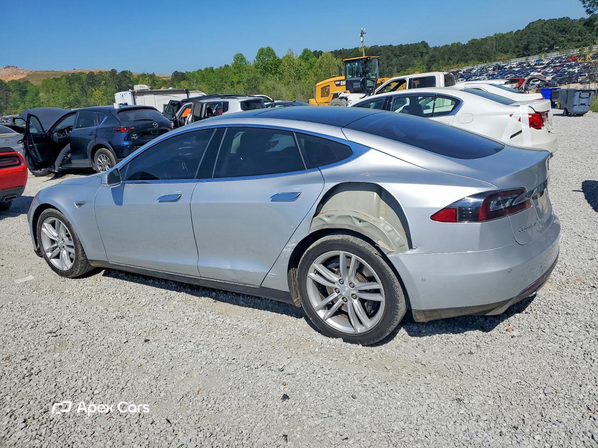 Tesla Model S 2015