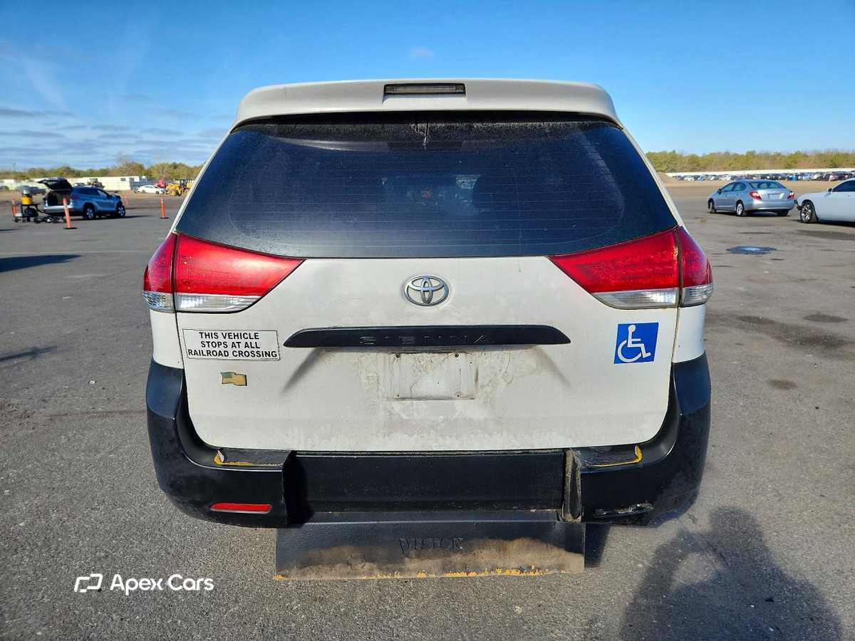 Toyota Sienna 2012