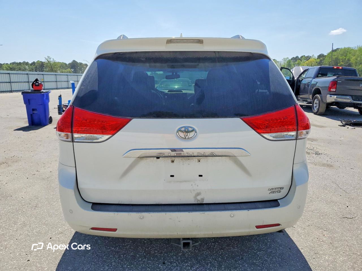 Toyota Sienna 2013