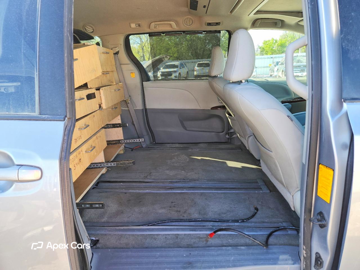 Toyota Sienna 2011