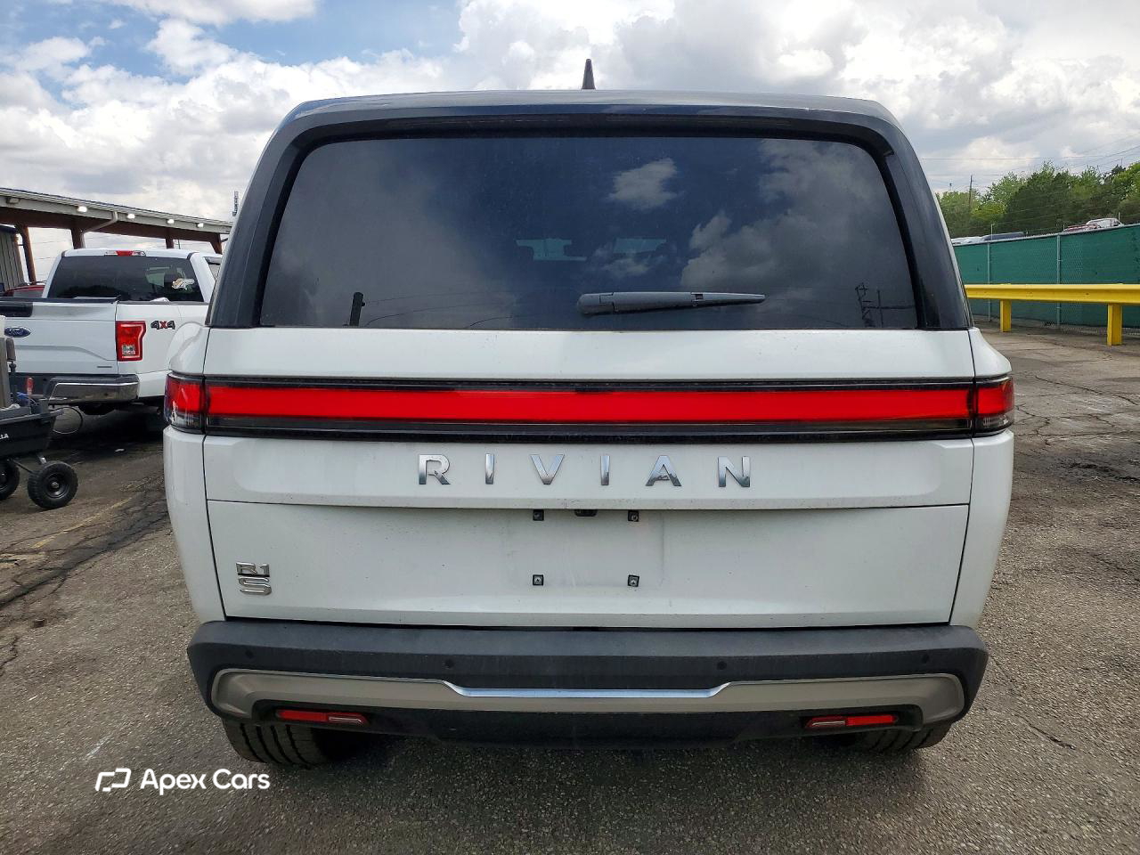 Rivian R1S 2024