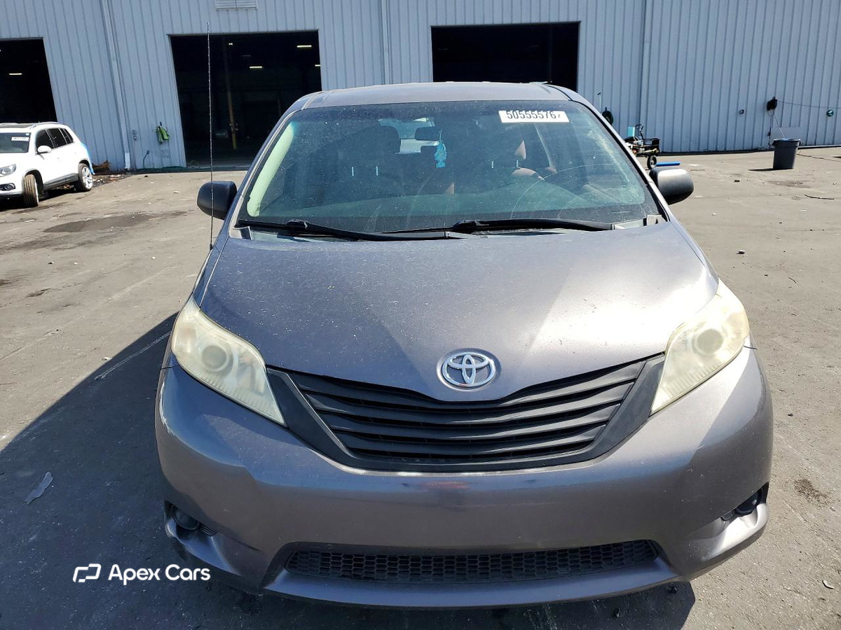 Toyota Sienna 2011