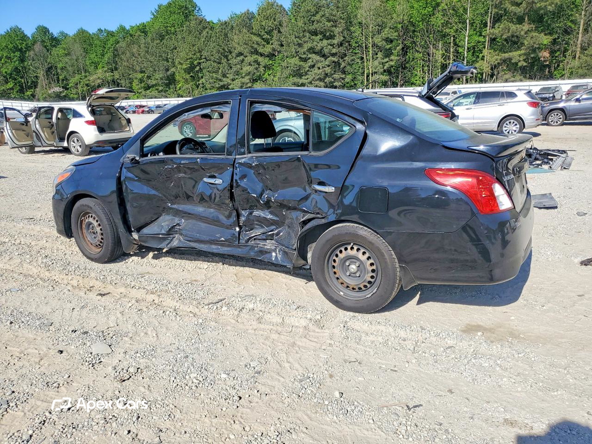 Nissan Versa 2015