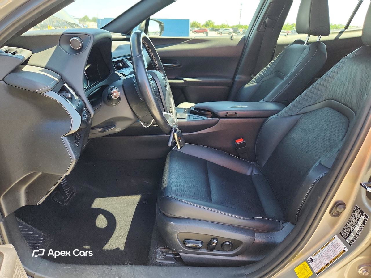 Lexus UX 2020