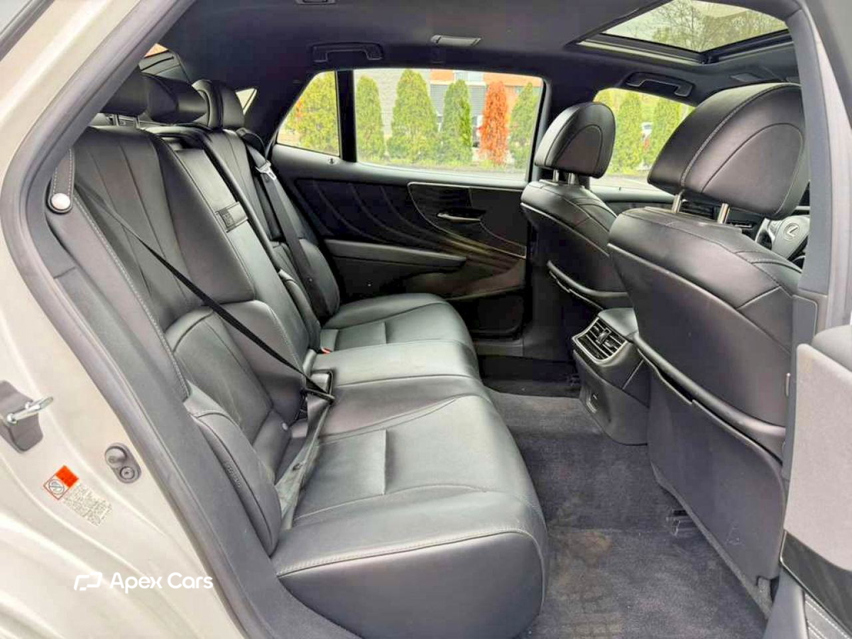 Lexus LS 2021