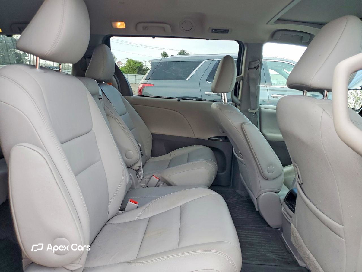 Toyota Sienna 2016