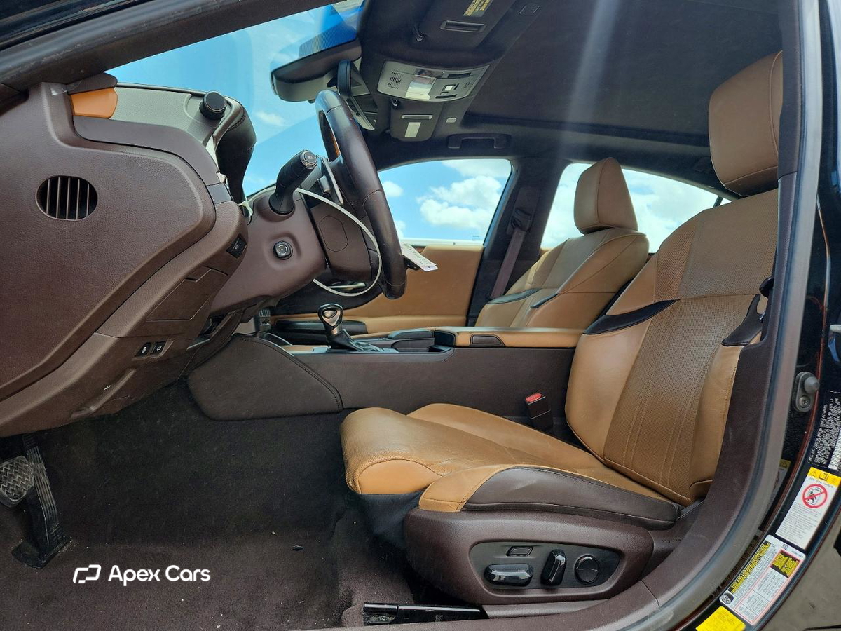 Lexus ES 2019