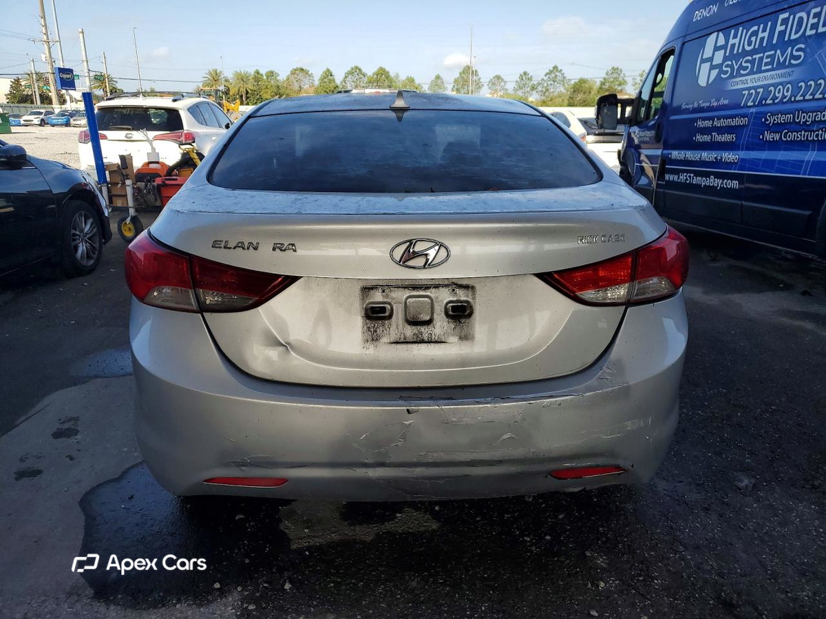 Hyundai Elantra 2012