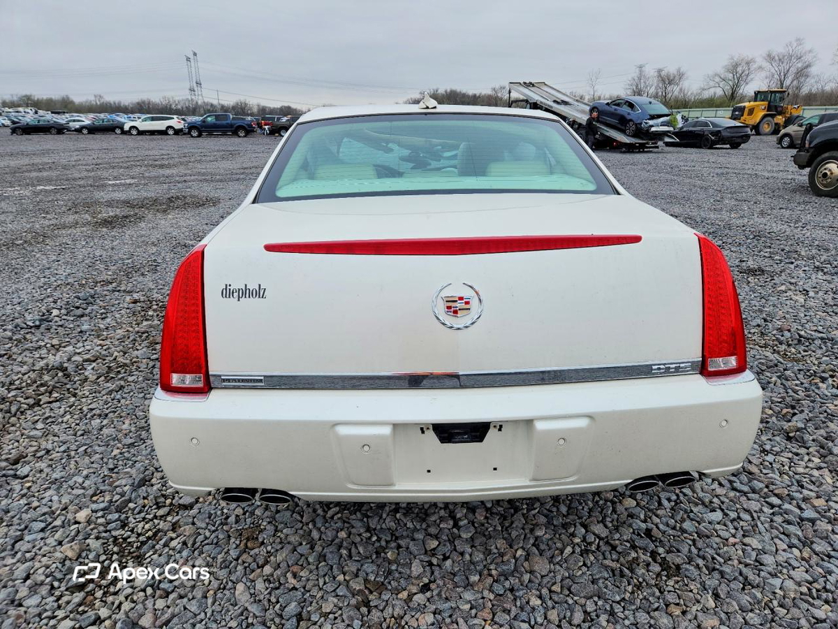 Cadillac DTS 2011