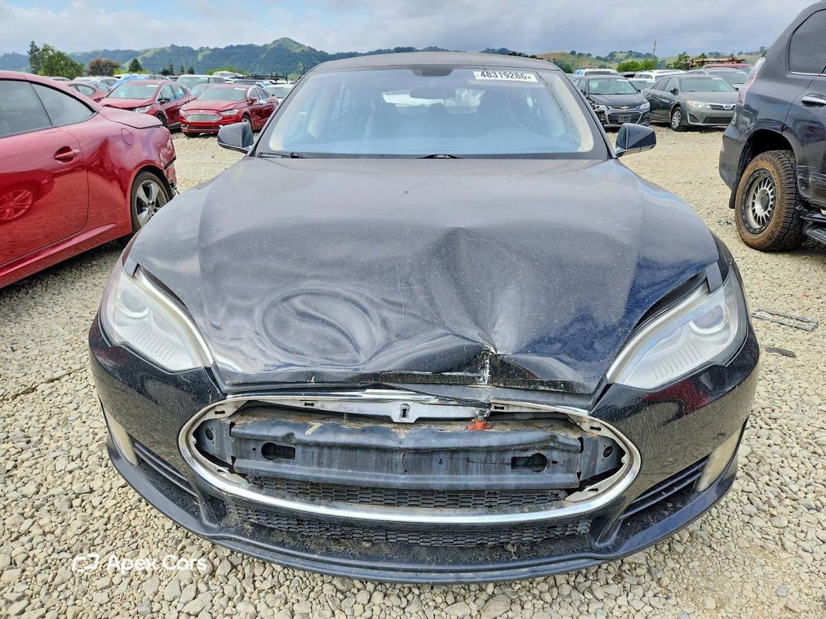 Tesla Model S 2014