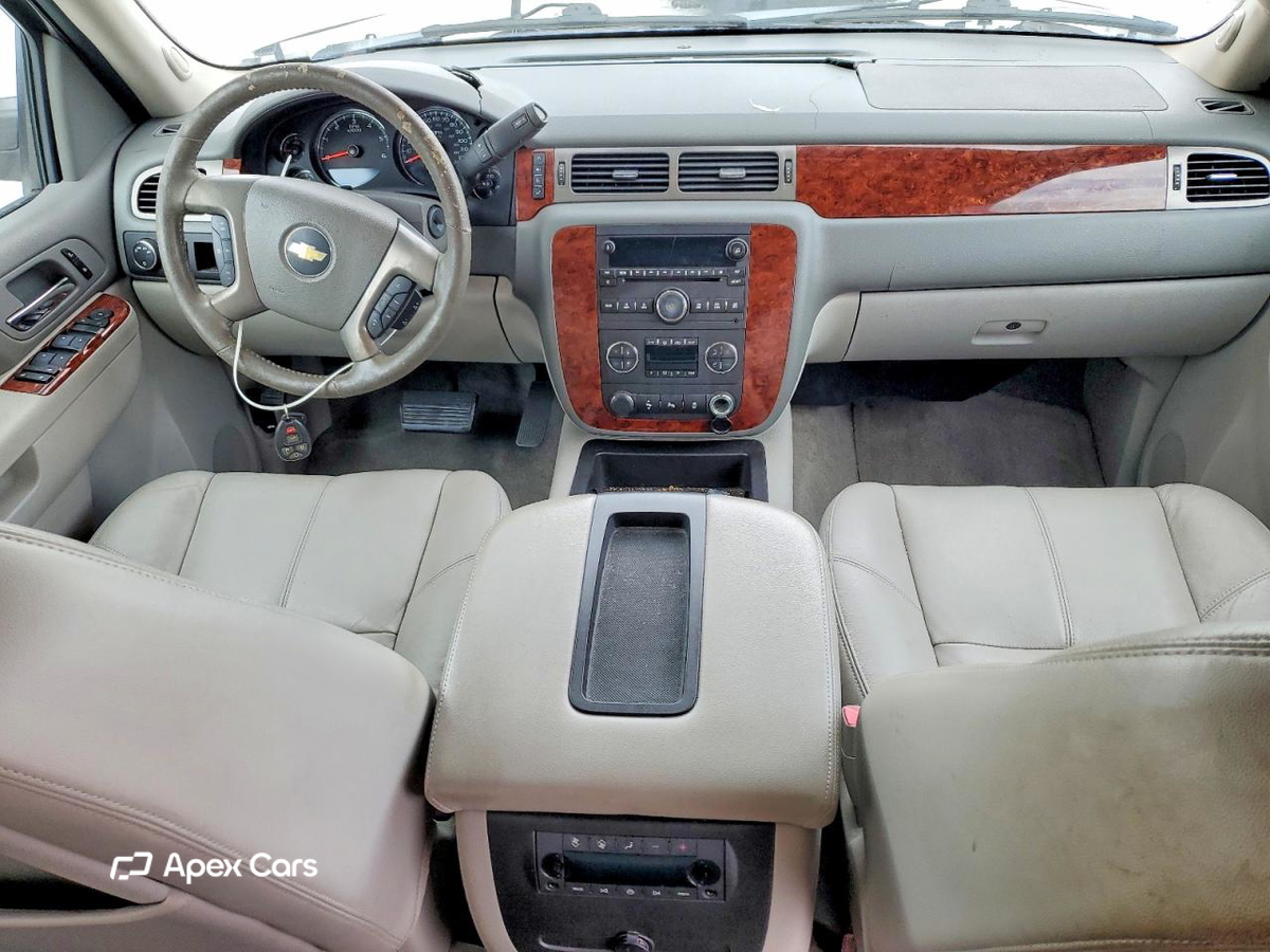 Chevrolet Suburban 2012